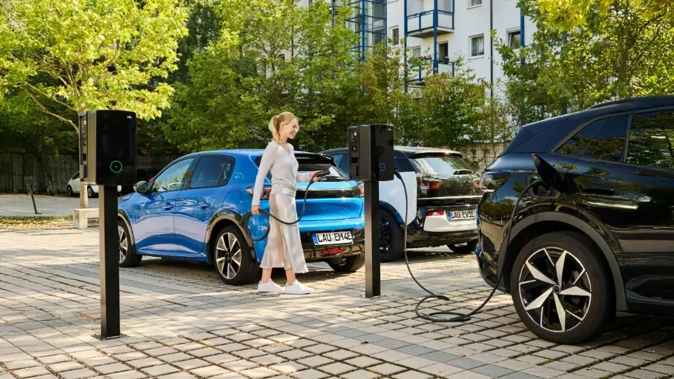 ABL eM4 Twin Wallbox im Einsatz als Alternative zur BMW Wallbox