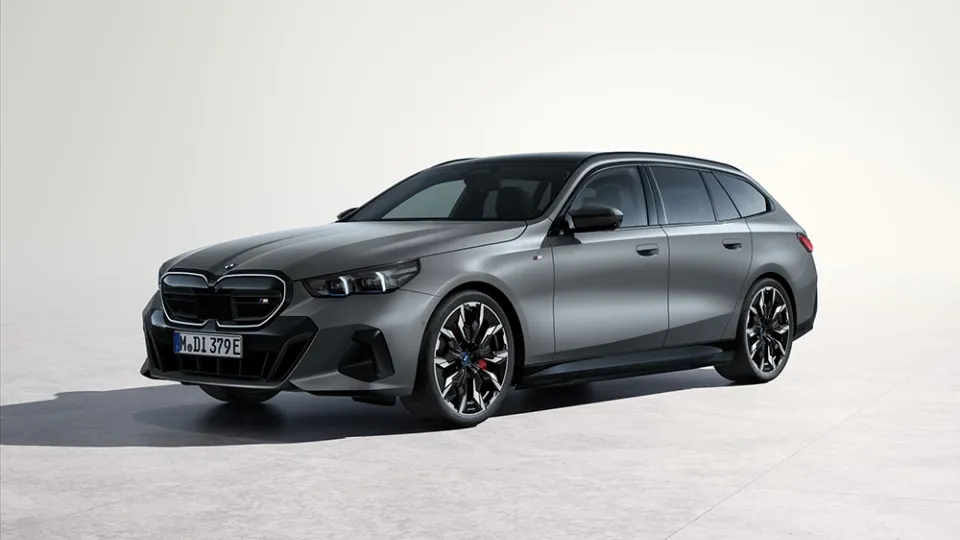 BMW i5 Touring M60 xDrive von vorne