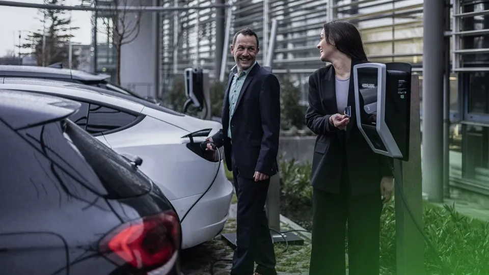 Firmenwagen-Wallbox wird gestartet Firmenwagen-Wallbox wird gestartet