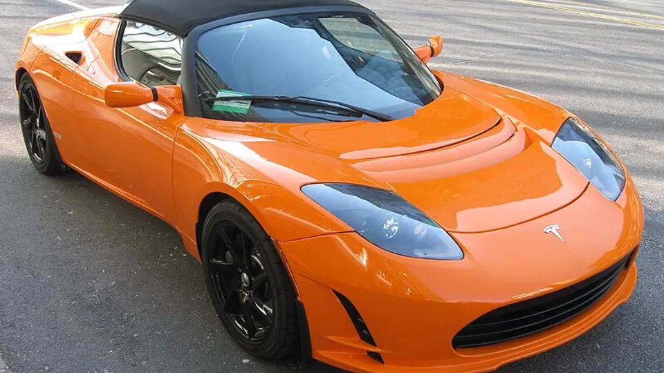 Tesla Roadster in orange aus dem Jahr 2008. Tesla Roadster in orange aus dem Jahr 2008.
