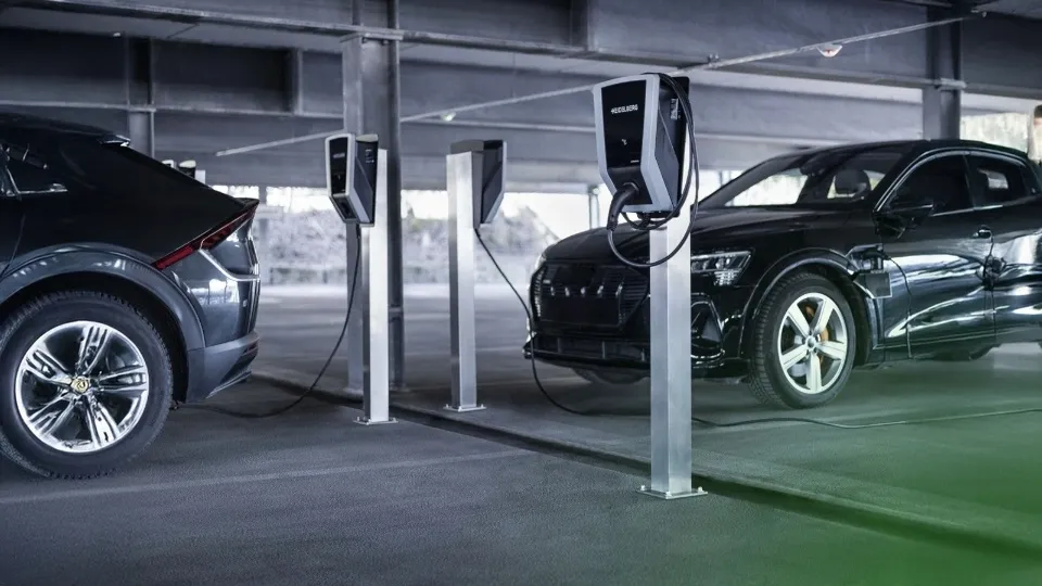 Heidelberg Wallbox connect.business beim Laden von E-Autos in Tiefgarage – Alternative zur BMW Wallb