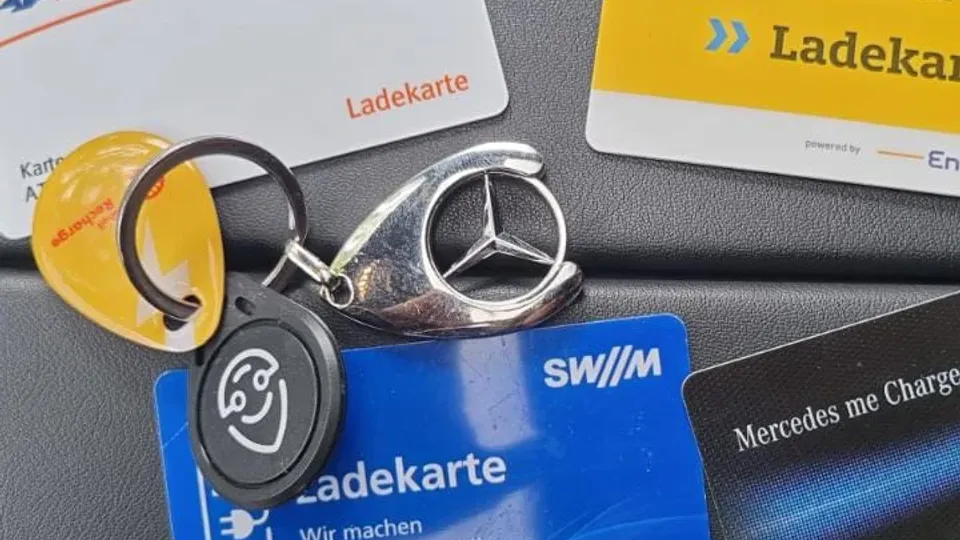 Bild mit verschiedenen Ladekarten für E-Autos Bild mit verschiedenen Ladekarten für E-Autos