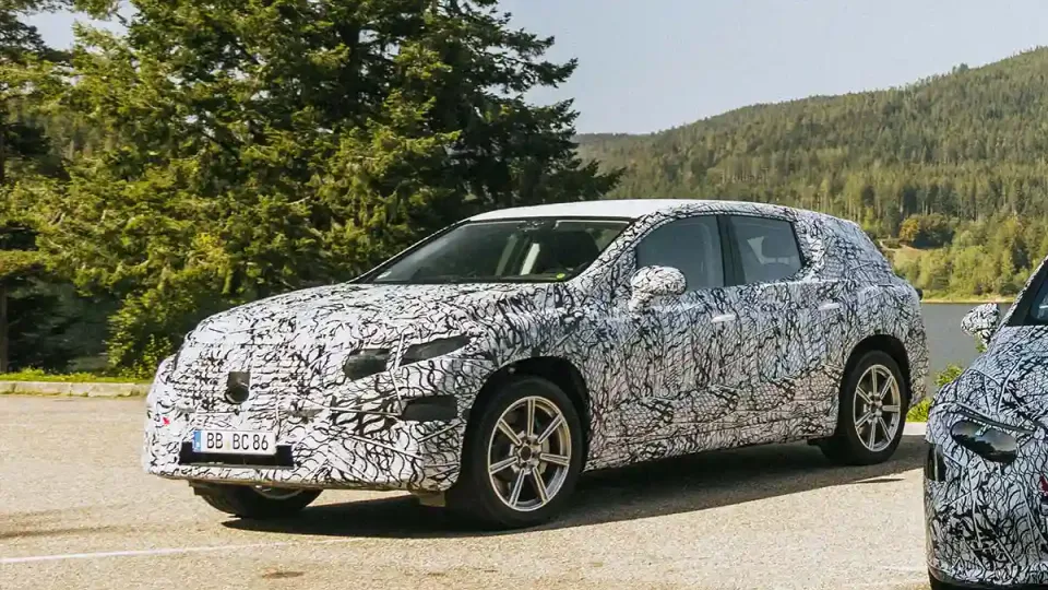 Mercedes EQS SUV bei einer Testfahrt Mercedes EQS SUV bei einer Testfahrt