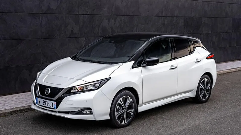 Nissan Leaf in der Farbe weiß Nissan Leaf in der Farbe weiß