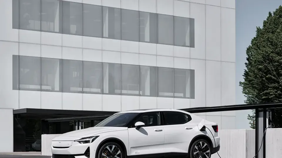 Polestar 2 beim Laden mit Polestar Charge Polestar 2 beim Laden mit Polestar Charge