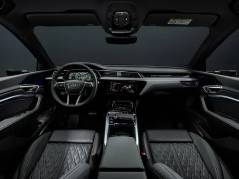 Audi Q8 Sportback e-tron von hinten