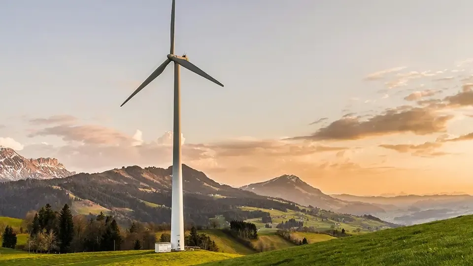 THG-Prämie April 2025 mit Windrad im Hintergrund