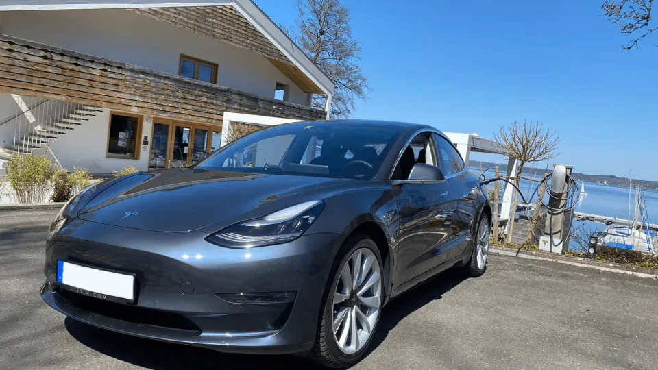 Tesla Model 3 Reichweite 600 km Tesla Model 3 Reichweite 600 km