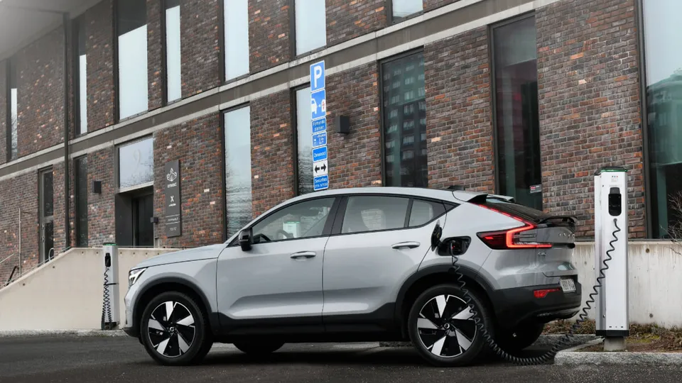 Volvo C40 beim Plug and Charge Laden