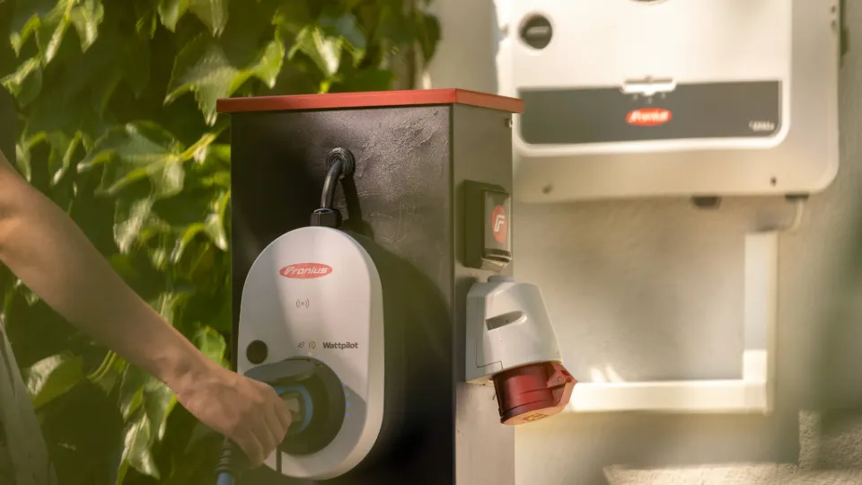Fronius Wallbox und ein kompatibler Wechselrichter werden für das PV-Überschussladen aktiviert Fronius Wallbox und ein kompatibler Wechselrichter werden für das PV-Überschussladen aktiviert