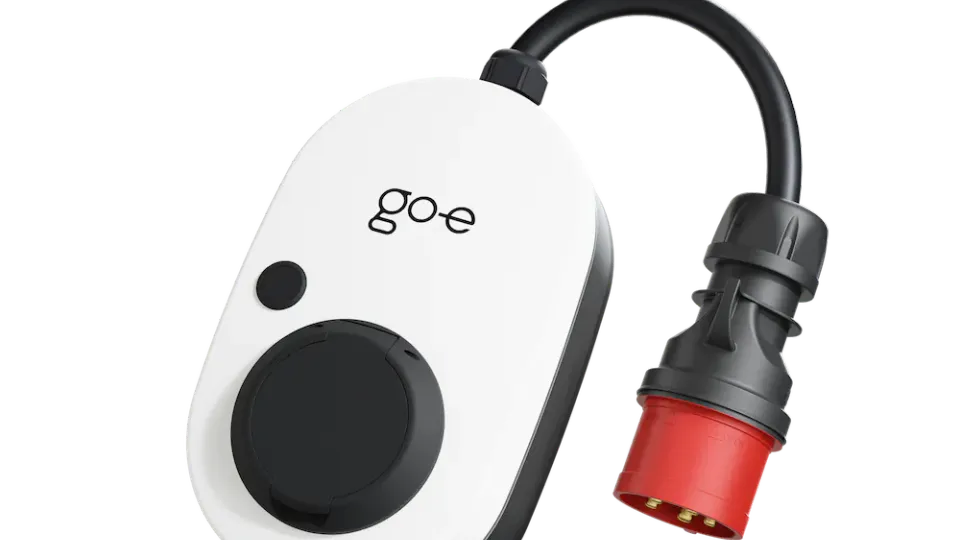 go-e Charger Gemini Flex mit CCE-Adapapter von vorne