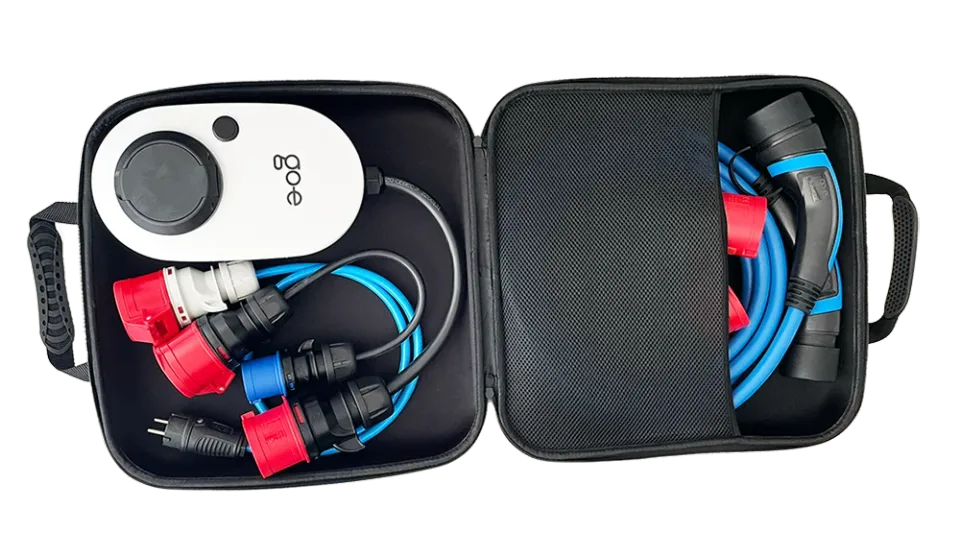 go-e Case mit go-e Charger Gemini Flex und Adaptern