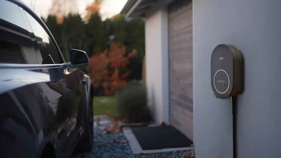 go-e Charger PRO Cable als Ford Wallbox Alternative an Hauswand installiert