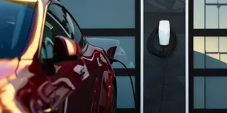 Tesla wird von einer Wallbox des Autoherstellers geladen