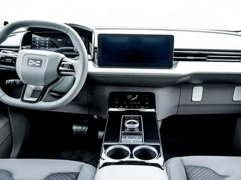 Aiways U5 Elektroauto in der Farbe türkis Ansicht des Cockpits und Navigation Aiways U5 Elektroauto in der Farbe türkis Ansicht des Cockpits und Navigation