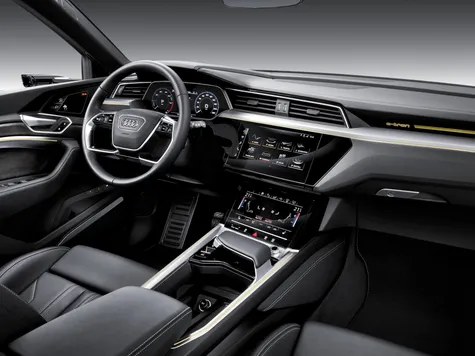 Audi e-tron Elektroauto in der Farbe Blau Ansicht Innenraum und Cockpit Audi e-tron Elektroauto in der Farbe Blau Ansicht Innenraum und Cockpit