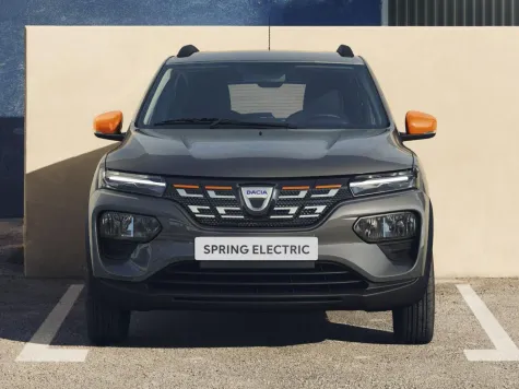 Dacia Spring Electric in der Farbe grau Frontansicht Dacia Spring Electric in der Farbe grau Frontansicht
