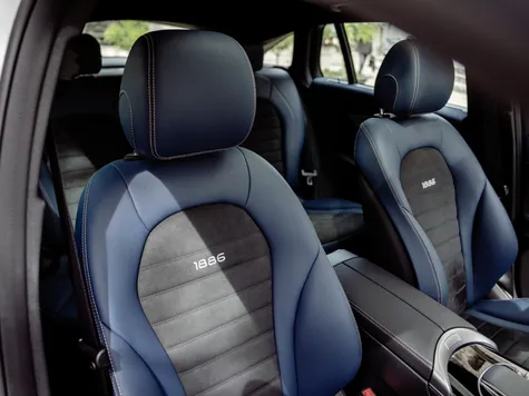 Mercedes EQC Elektroauto in der Farbe Silber Ansicht des Innenraums und der Sitze