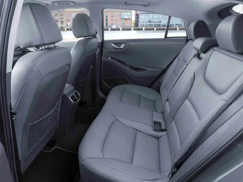 Hyundai Ioniq Elektro Elektroauto in der Farbe Weiss Ansicht Innenraum und Sitze
