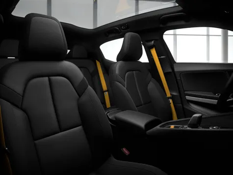 Polestar 2 Elektroauto in der Farbe weiss Ansicht Innenraum und Sitze mit Sportpaket Polestar 2 Elektroauto in der Farbe weiss Ansicht Innenraum und Sitze mit Sportpaket