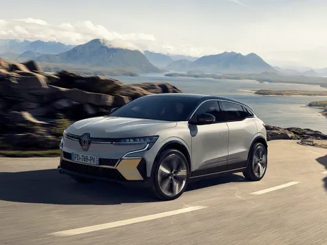 Mégane E-TECH Electric bei der Fahrt Mégane E-TECH Electric bei der Fahrt