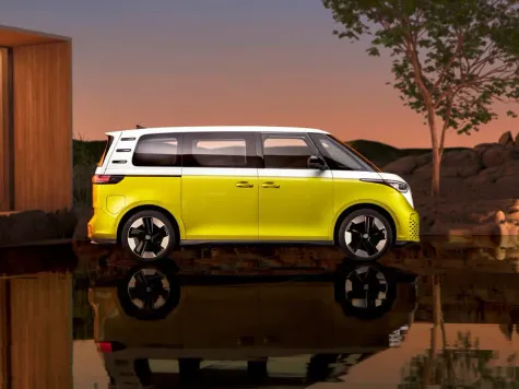 VW ID.Buzz in gelb von der Seite VW ID.Buzz in gelb von der Seite