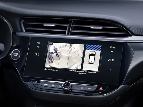 Opel Corsa-e Elektroauto in der Farbe orange Ansicht des Displays im Cockpits