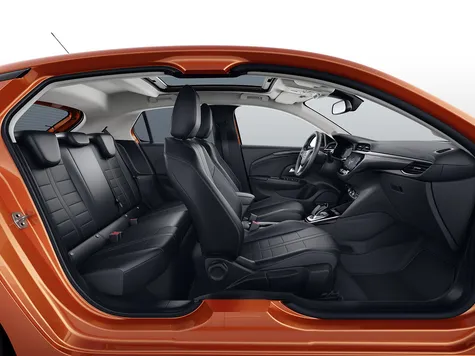 Opel Corsa-e Elektroauto in der Farbe orange Ansicht des Innenraums und der Sitze von der Seite Opel Corsa-e Elektroauto in der Farbe orange Ansicht des Innenraums und der Sitze von der Seite