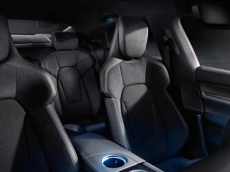 Porsche Taycan Elektroauto in der Farbe blaugrau Ansicht des Innenraums und der Sitze Porsche Taycan Elektroauto in der Farbe blaugrau Ansicht des Innenraums und der Sitze